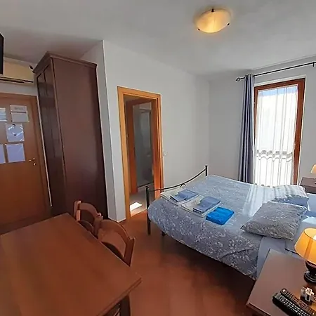 Oda ve Kahvaltı La Verbena 3*